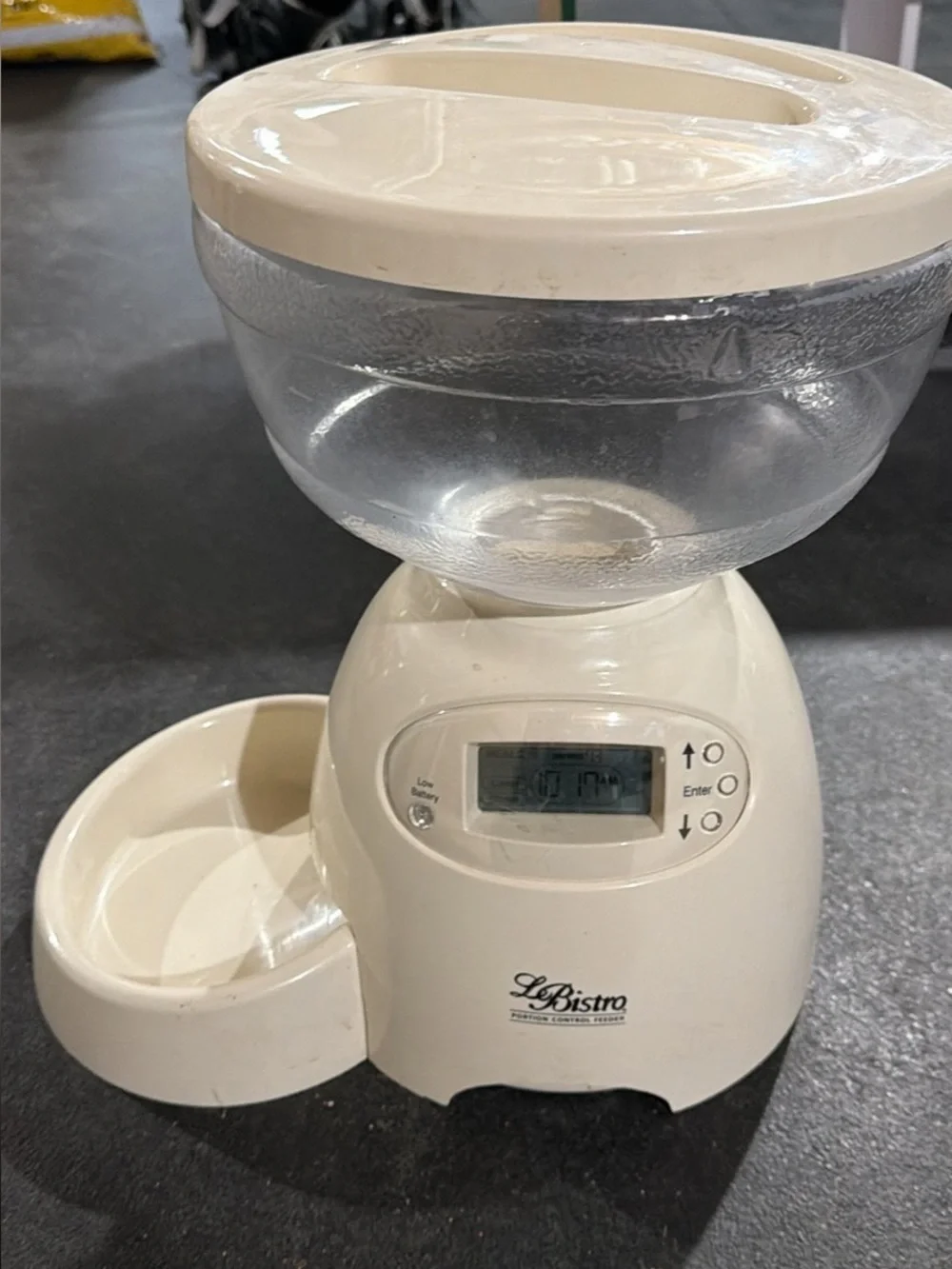 Pet mate Le Bistro Automatic Pet Feeder